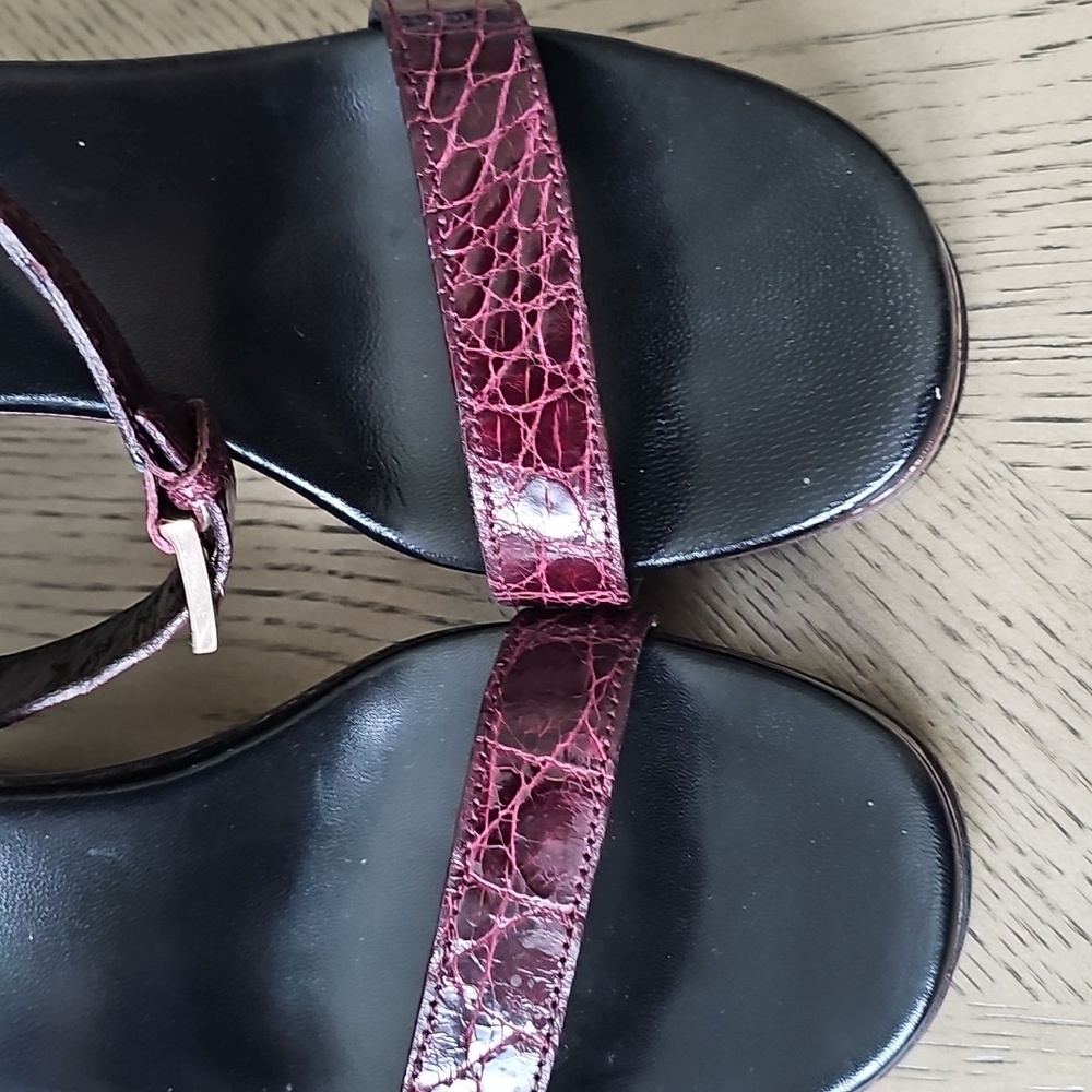 Gucci Women's Burgundy Sandals Size 7 - Picture 6 of 11